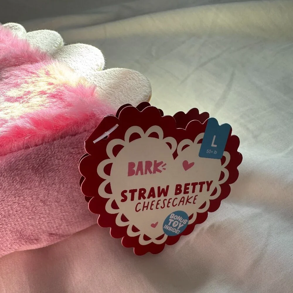 NWT Bark Box Straw Betty Cheesecake, Sweetie Pie's Bakery Pink, Size L 50+ lbs